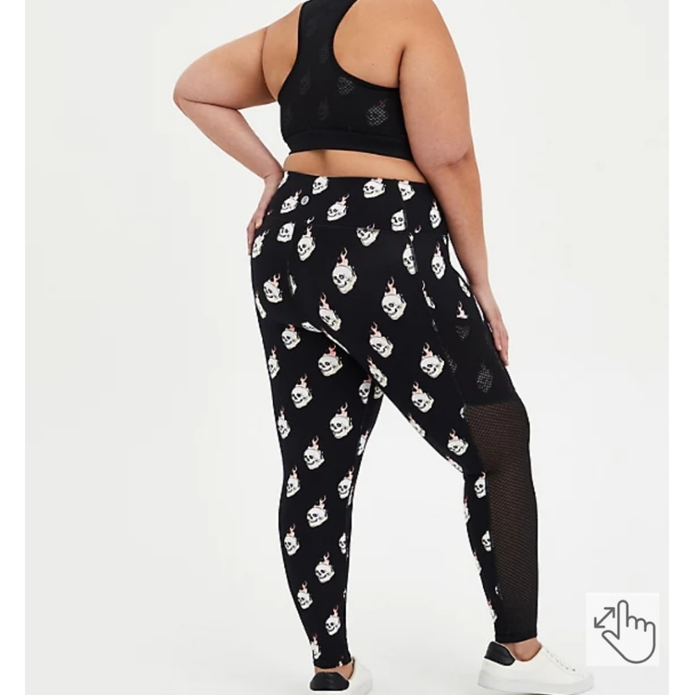 NWT Torrid 1X Wicking Legging Skull Flames Black